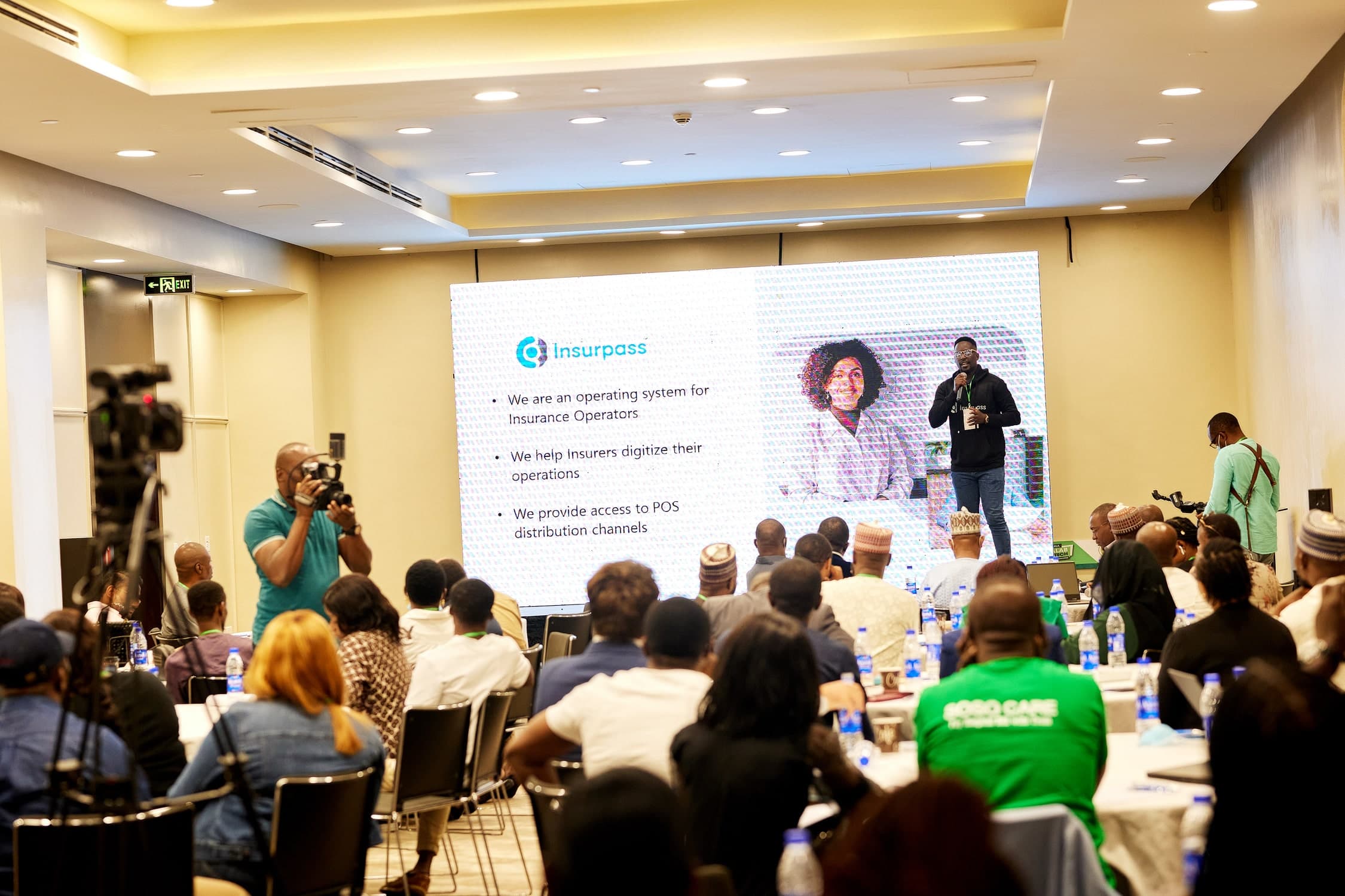 Family happy about Milonics Insurance