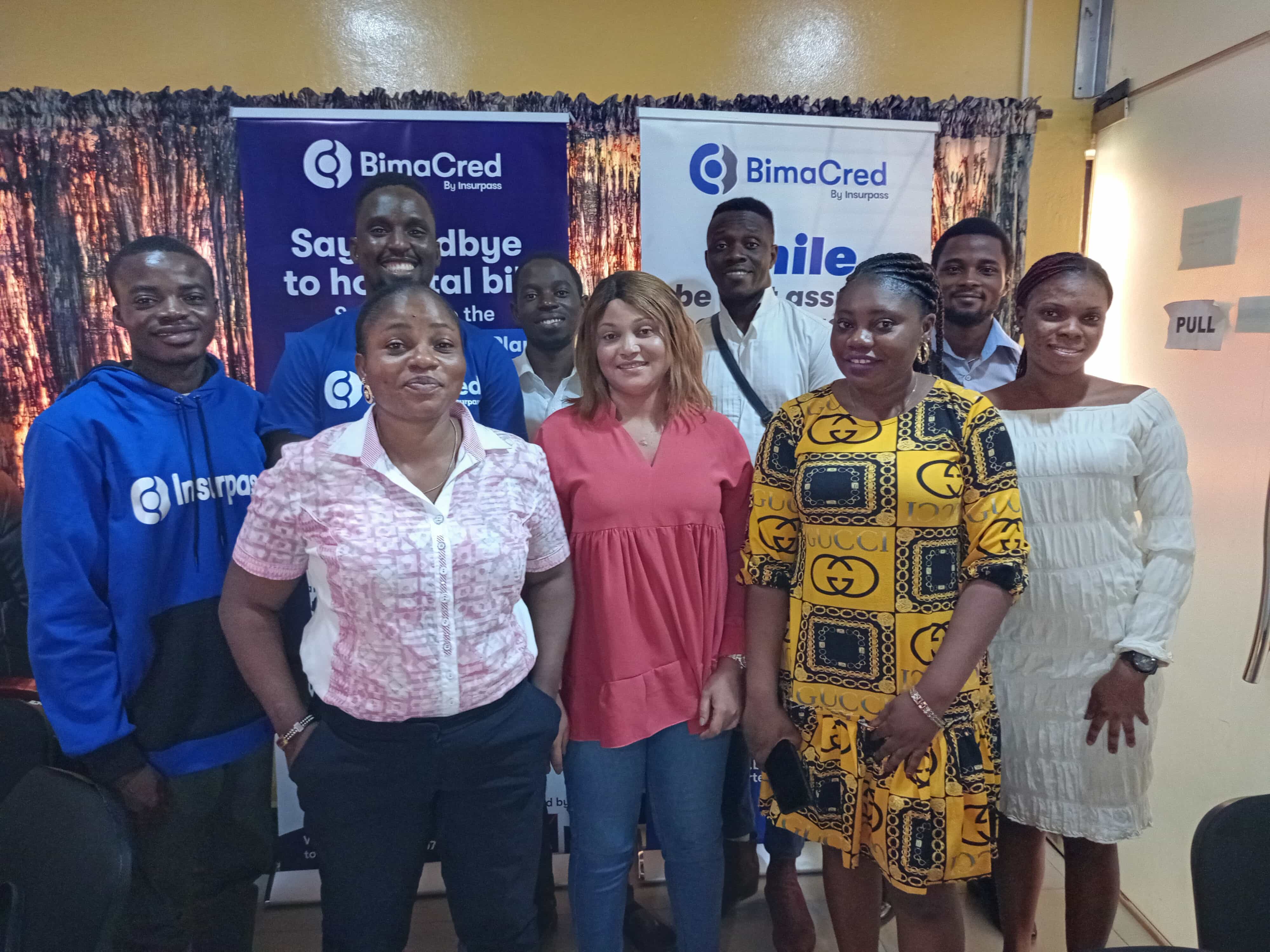 Family happy about Milonics Insurance